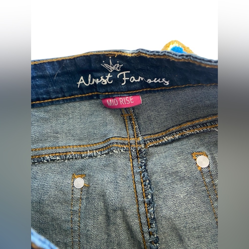 Almost famous mid rise skinny jeans size 11 - Picture 2 of 2